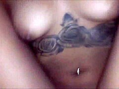 Amatoriale con tatuaggi si gode il sesso duro in POV