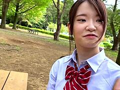 Fata japoneză de 18 ani este futută tare și imploră mai mult