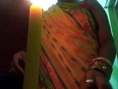 Villanyszerelő teljesíti az indiai bhabhi vágyát egy forró találkozásban