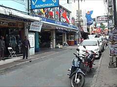 Verkennen van de redlight district in Pattaya, Thailand