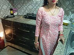 Indické ženy slavnostní trojka s manželem a švagrem zahrnuje anální sex a špinavé řeči