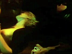 Debbiejin videoposnetek z retro seksom, ki prikazuje njene spretnosti fafanja