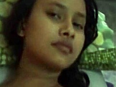 Momta, söpö intialainen tyttöystävä, joutuu poikaystävän seksiin 18 minuutin aikana