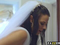 Ziua nunţii lui Simonys este plină de sex de grup intens