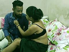 Indisk nri pojke har hemligt sex med vackra tamil bhabhi i saree