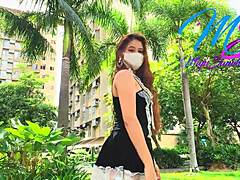 Мию Сано, грудастая филиппинская модель, публично показывает свою киску, гуляя в саду квартиры