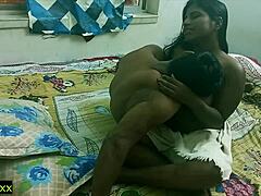 Indisk fru njuter av het sex efter duschen i hemlagad video