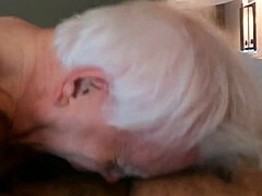 En homoseksuel amatør får et rodet hoved af sin bedstefar