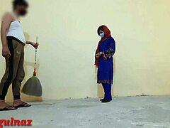 خادمة ديزي تتعرض للجنس الشرجي في فيديو هندي