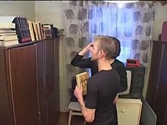 Video porno gay yang menampilkan seorang ibu Rusia dan seorang anak muda