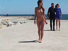 유럽 미녀, 바인딩과 해변에서 페티쉬를 탐구한다