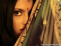 Spectacol nud de brunete indiene senzuale: plăcerea supremă