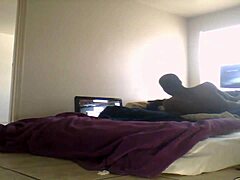 Uma garota africana com um grande rabo é penetrada em vídeo HD