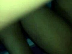 Video seks Desi yang menampilkan gadis India cantik dengan payudara besar dan pantat kecil