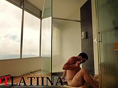Sexe de douche sans préservatif avec une colombienne amateur