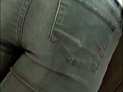 Icke-porrfilm av en tonårings tighta jeans och rumpa