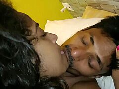 Aranyos Bhabhi keményen megdugva anális szexben