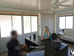 Allie Raes' stoute kantoorauditie verandert in een hete sekssessie