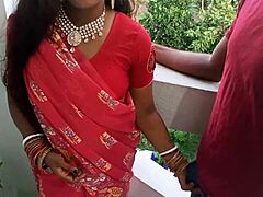 Индийска леля се чука твърдо на балкона