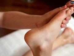 Schüchternes Teenie Irka enthüllt ihre intimen Teile während einer Massage