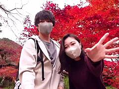 Azgın genç çiftlerin Kyoto, Japonya'da röntgenci buluşması