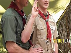 La leader dello scout selvaggio si spinge troppo oltre durante una sessione privata