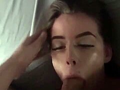 Manželka dostáva tvár od monštrózneho kohúta v tomto HD videu
