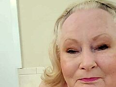 Terrytowngals busty bestemor engasjerer seg i skitten prat