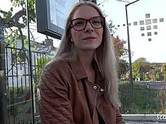 Duitse scouts verleiden fitte blonde Vivi Valentine in een buitencasting