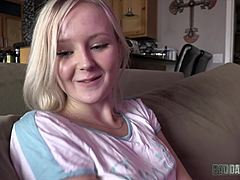 Stepdad's usual visit gets turned into a hot blowjob session in high definition